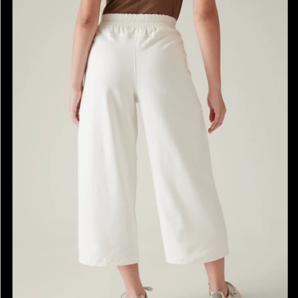 NWT Athleta wide leg sweatpants cropped white cream XL triumph hybrid capris - Picture 2 of 16